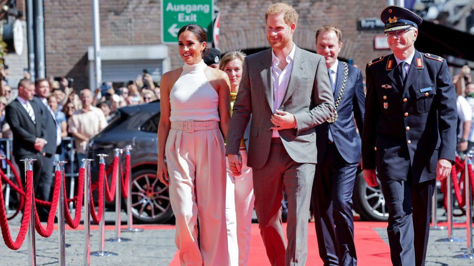 Meghan, Duchess of Sussex, and Prince Harry, Duke of Sussex, arrive at the town hall during an Invictus Games event in Dusseldorf