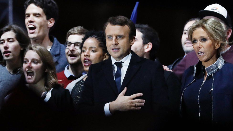 Emmanuel Macron celebrates with his wife Brigitte Trogneux on Sunday 7 May