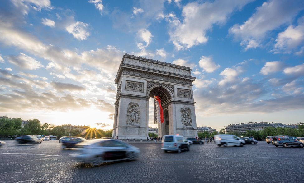 Arc de Triomphe surrounded by traffic