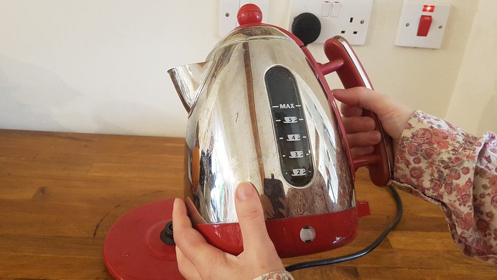 Electric kettle not heating hot sale up