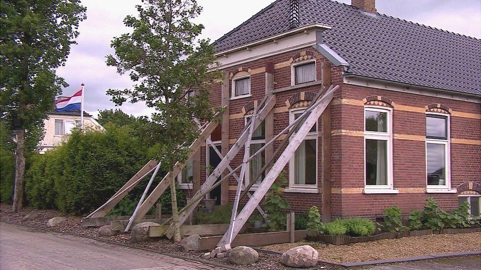 Жилой дом, пострадавший от землетрясений в результате добычи газа в Нидерландах