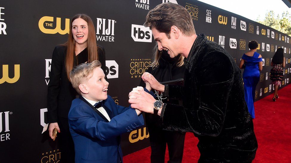 Jude Hill meeting Andrew Garfield at the Critics Choice Awards