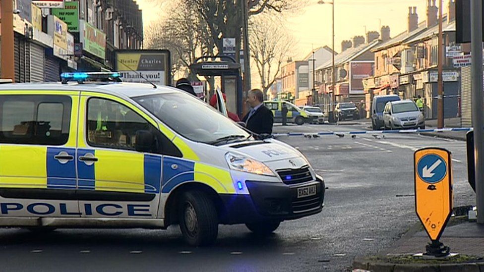 Man arrested over Birmingham bus man killing - BBC News