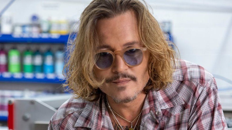 Johnny Depp makes £3m in hours through sales of his art - BBC News