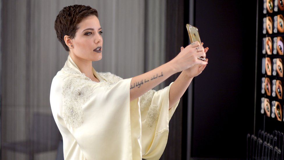 Halsey quits Twitter over abuse and fans have been reacting BBC News