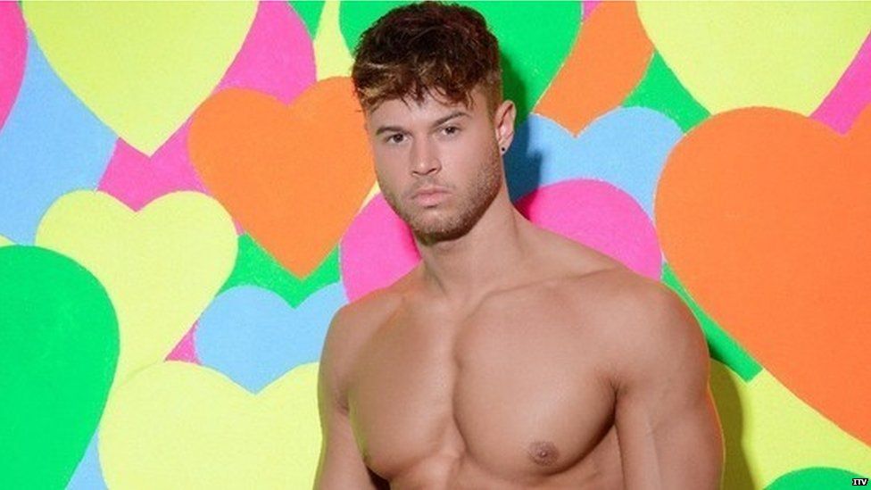 Love Island's Alex defends Poundland meet and greet BBC News