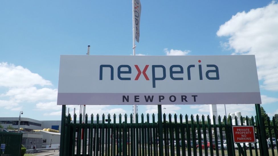 Знак завода Nexperia Newport