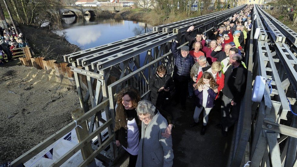 Tadcaster's flood-hit bridge repairs completion delayed 'until January ...