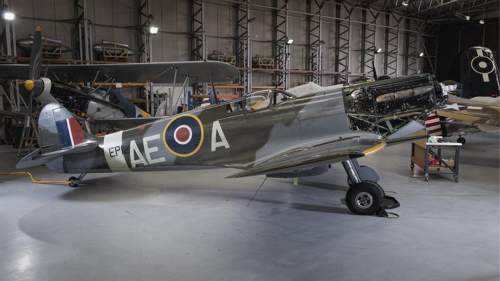 Largest Spitfire gathering in 21st Century held in Duxford museum BBC News