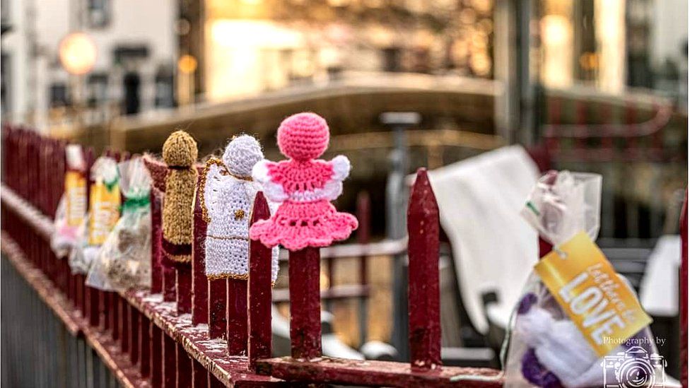 Knitted angels