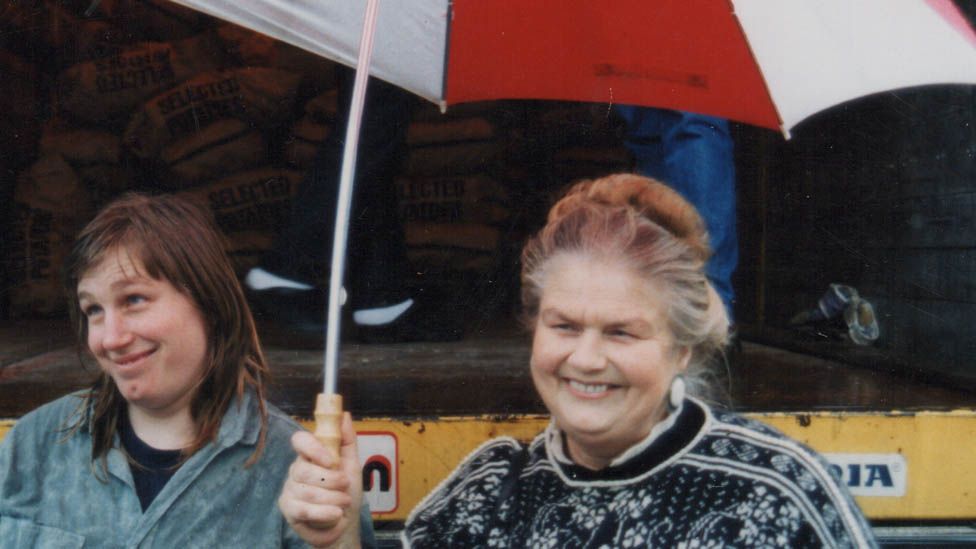 Polly with her mother in 1992