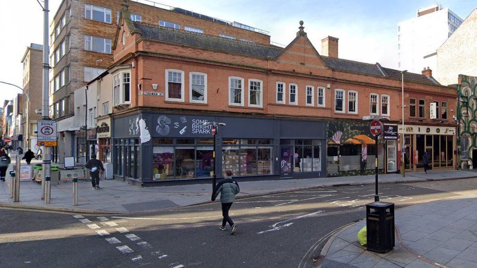 Leicester: Attempted murder charge after bottle stabbing - BBC News