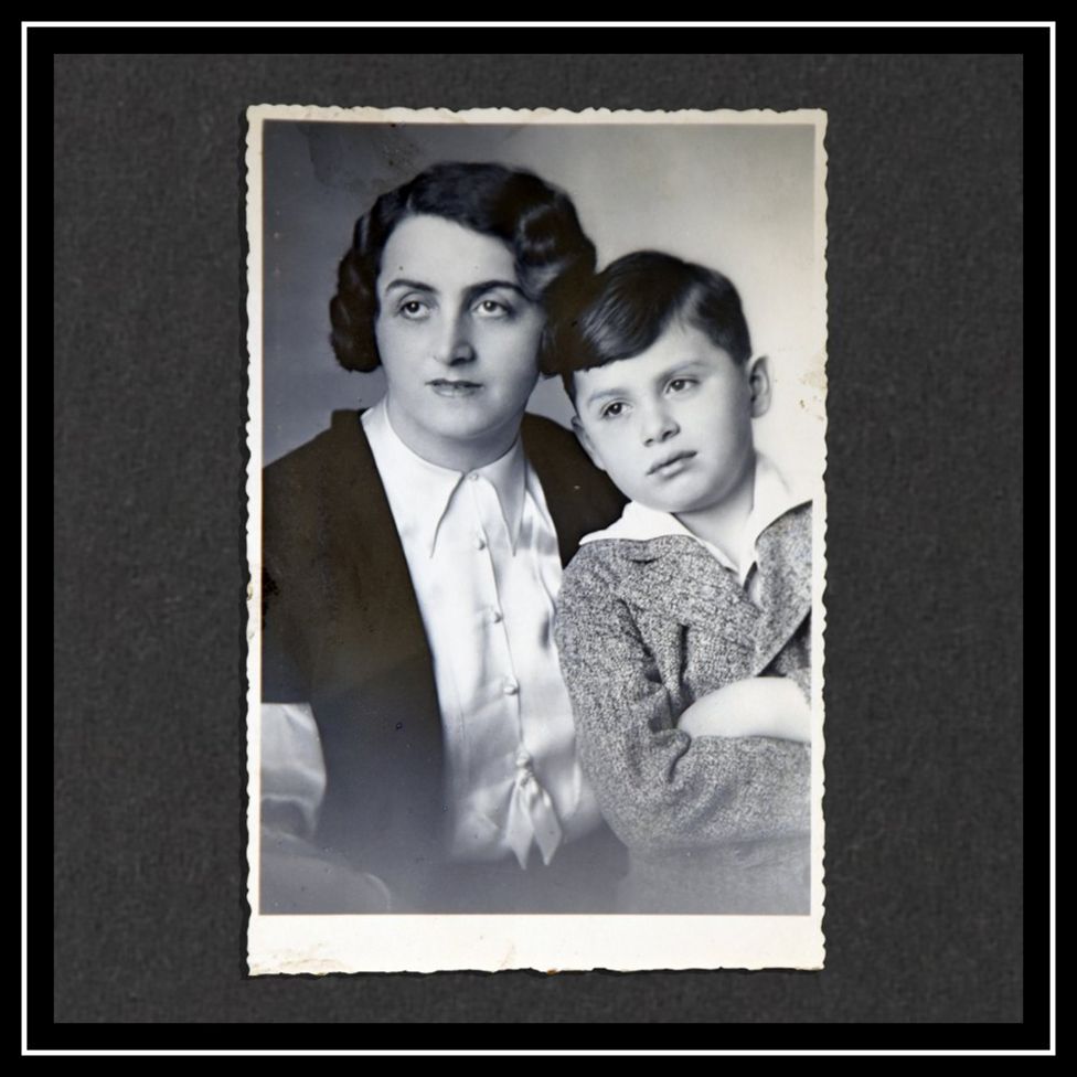 Foto de Kurt con su madre Hedwig en Viena