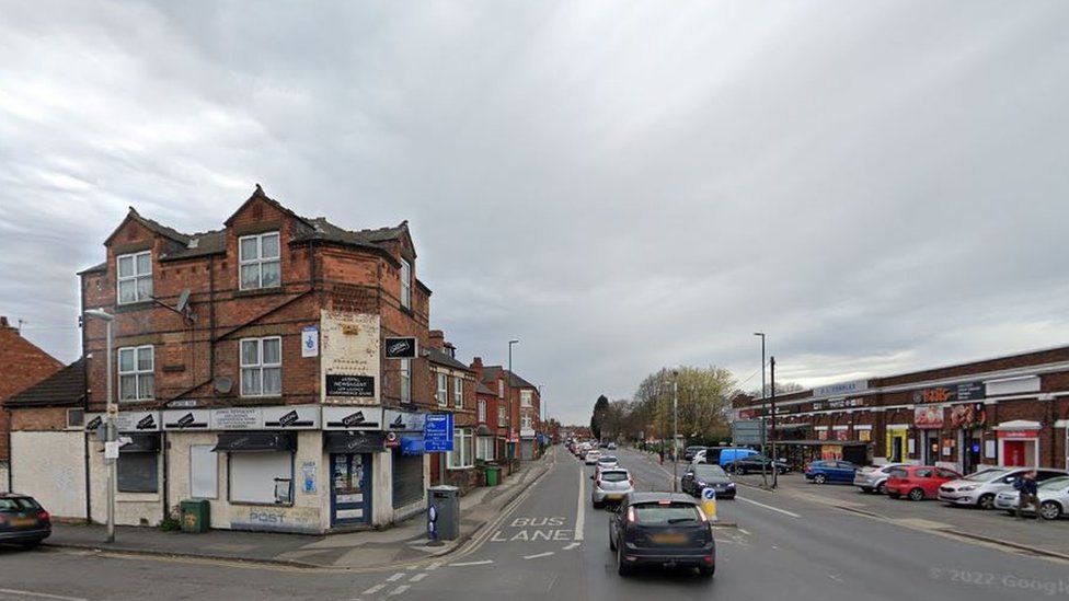 Basford: Two injured after car crashes into newsagents - BBC News