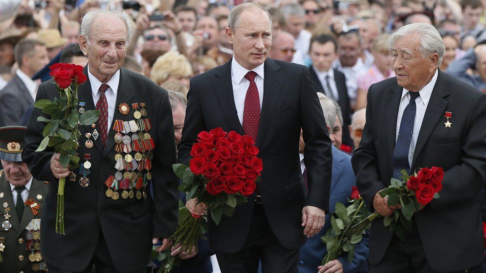 President Putin (C) with war veterans, 12 Jul 2013