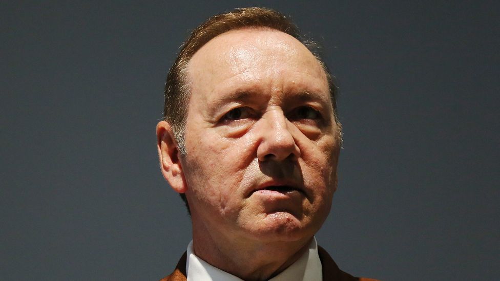 Masseur who accused Kevin Spacey dies picture