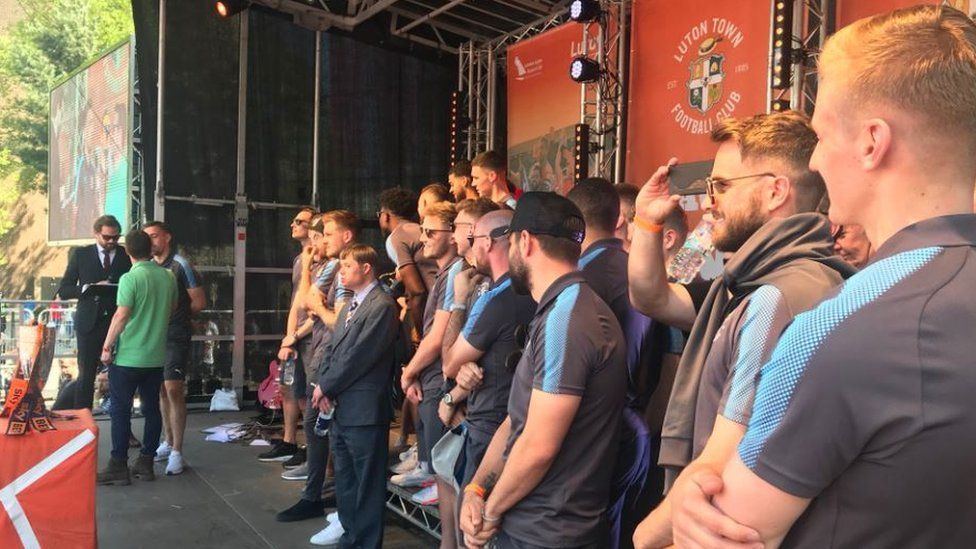 Luton Town promotion Hatters hold opentop bus tour BBC News