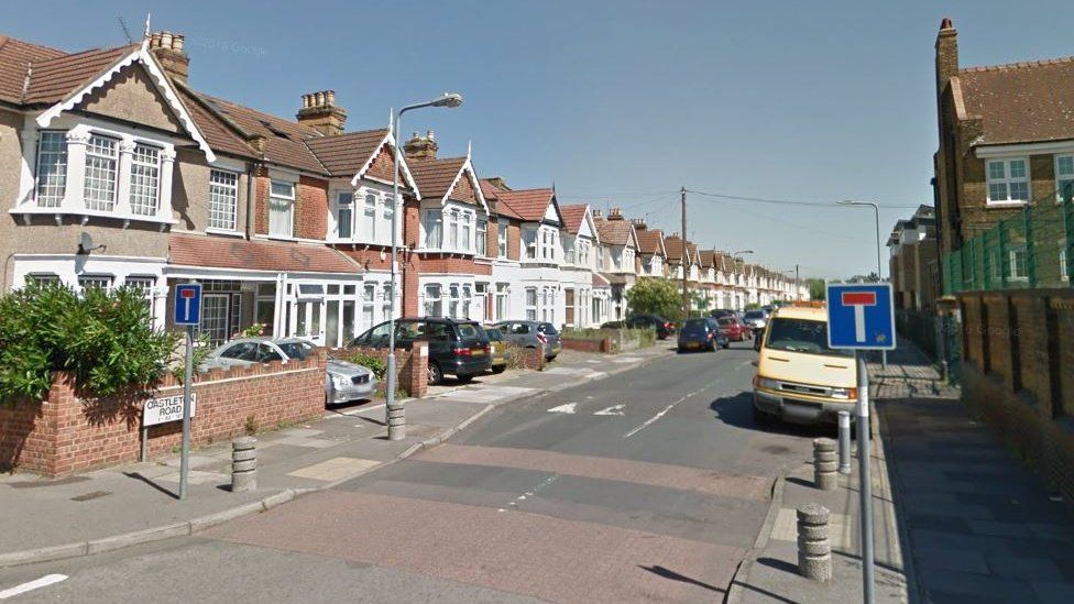 Man found beaten to death in Ilford car park - BBC News