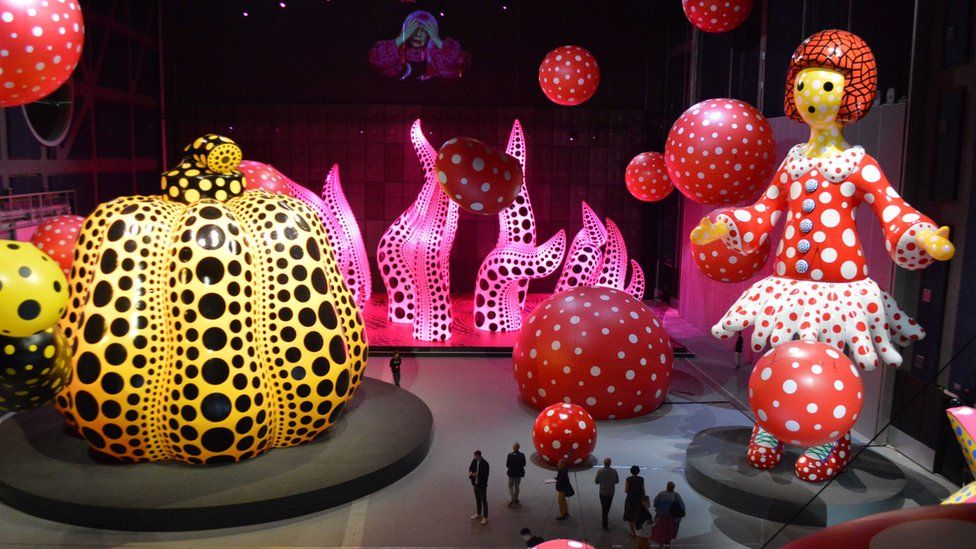 Yayoi Kusama: Inflatable polka dot art goes on display - BBC Newsround