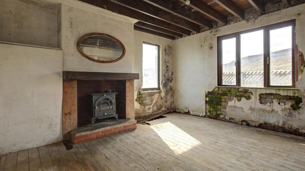 Remote Yorkshire Dales house sparks worldwide sale interest BBC News