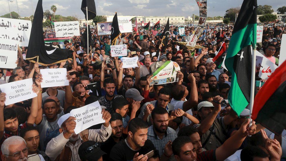 Benghazi attack: Six die as mortars hit Libya protest - BBC News