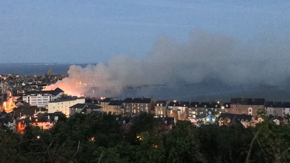 Aberystwyth fire: How Damion Harris started a deadly blaze - BBC News