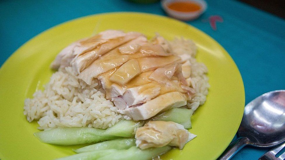 A plate of chicken rice.