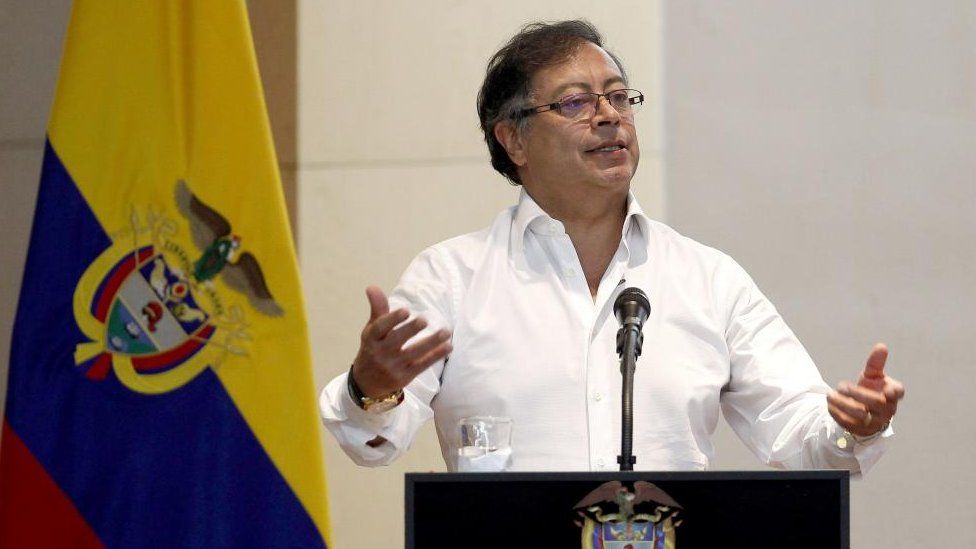 Президент Колумбии Густаво Петро выступает на пресс-конференции