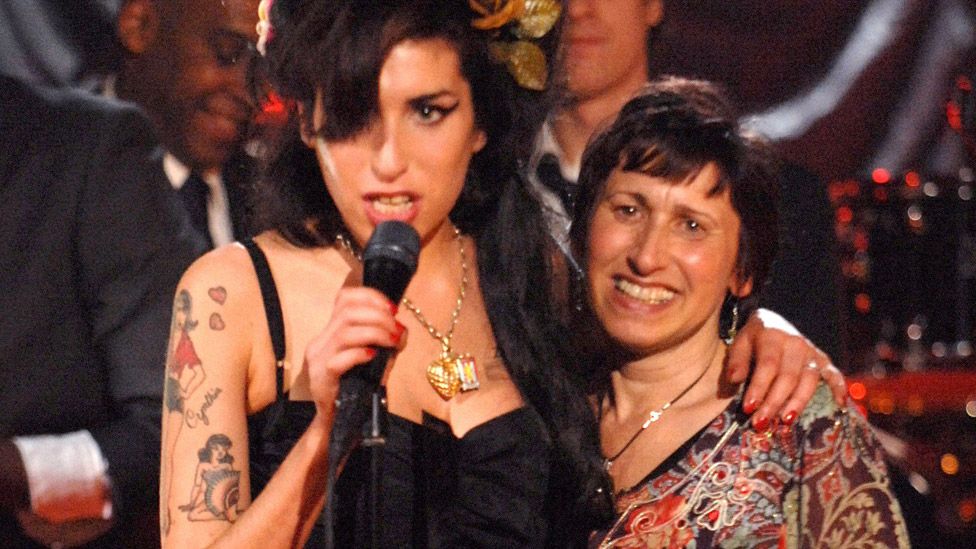 Amy and Janis Winehouse in 2008