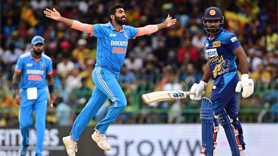 India's Jasprit Bumrah (C) celebrates after taking the wicket of Sri Lanka's Kusal Perera (R) during the Asia Cup 2023 one-day international (ODI) final cricket match between India and Sri Lanka at the R. Premadasa Stadium in Colombo on September 17, 2023