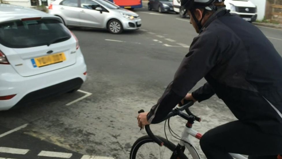 Sixmetre Brockenhurst cycle lane branded 'dangerous' BBC News