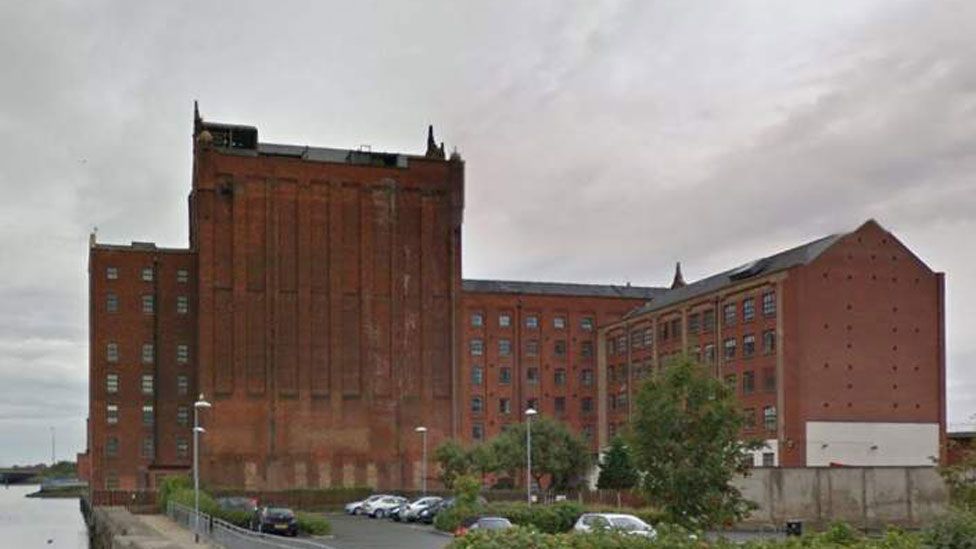 Grimsby's Victoria Mill silo bought for £1 by council BBC News