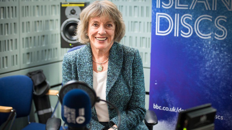 Dame Esther Rantzen reveals lung cancer diagnosis - BBC News