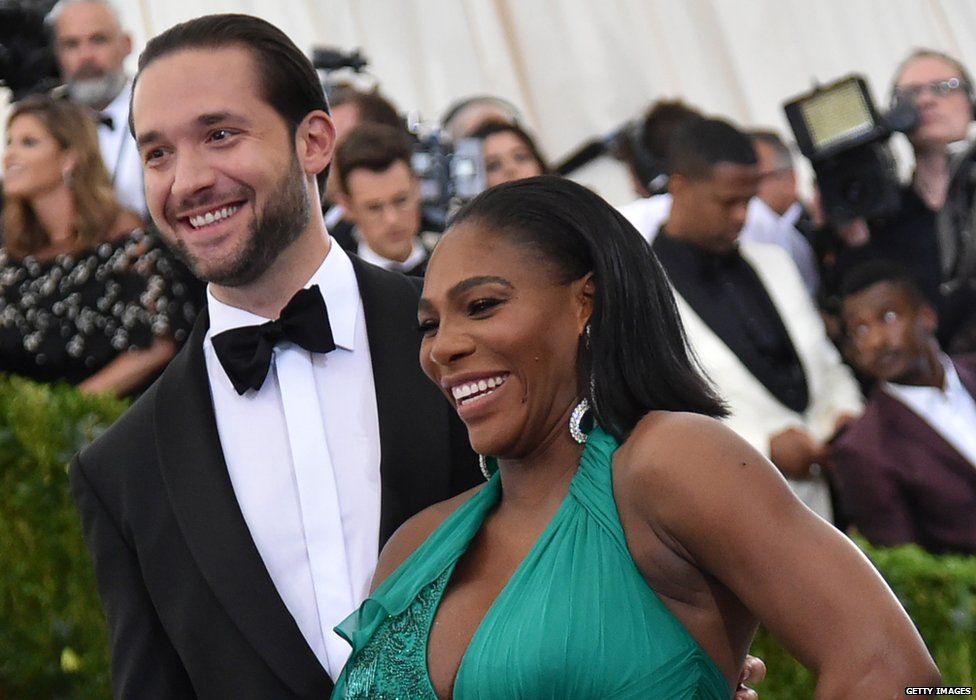 Pregnant Serena Williams Poses Naked On The Cover Of Vanity Fair Bbc News 3638