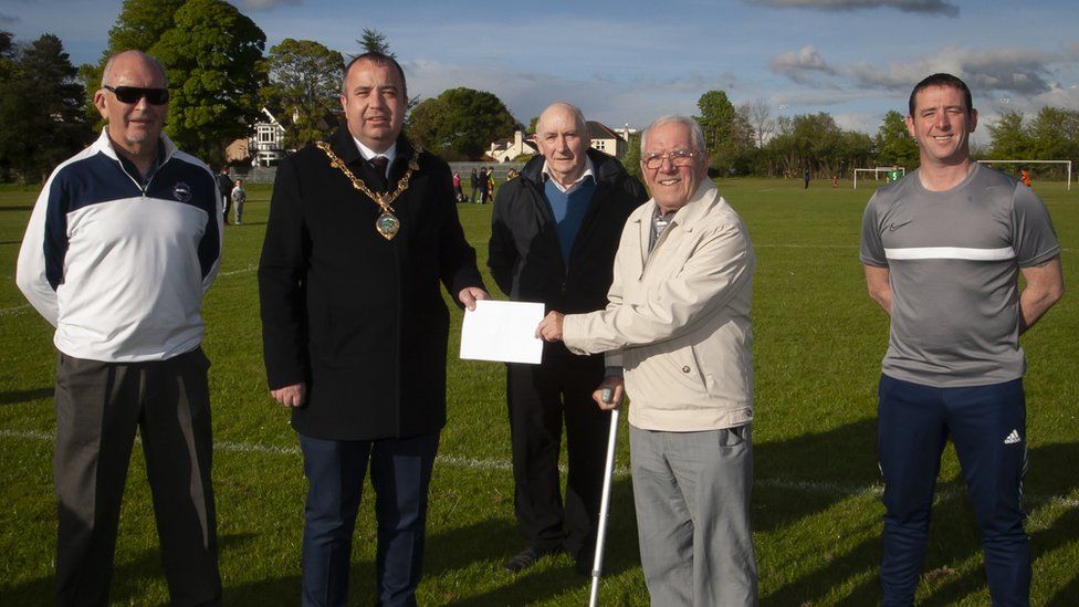 Mayor Brian Tierney presents cheque to football league