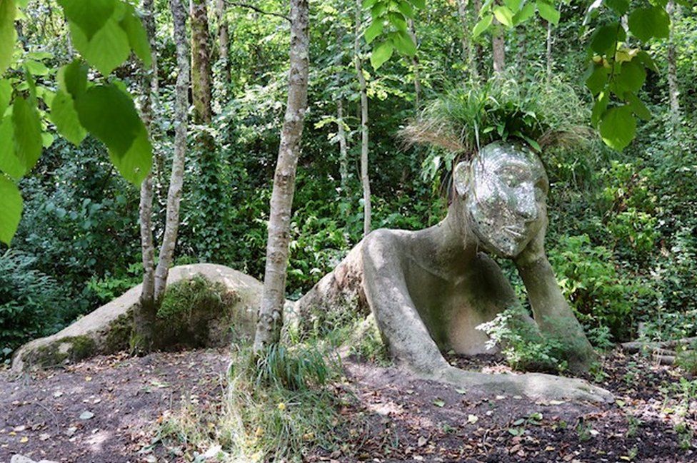 Living sculpture of Eve