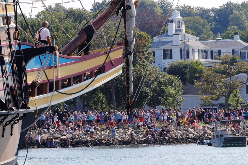 Mayflower replica sails into Plymouth