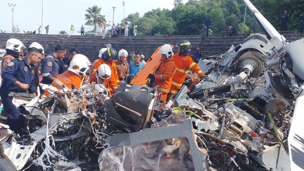 两架直升机在马来西亚训练时坠毁 – BBC 新闻