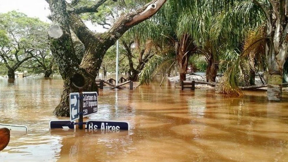 Flooded traffic signs in the city of Concordia, Argentina. Photo: 26 December 2015