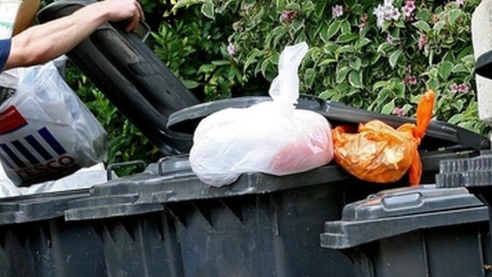 Aberdeen festive bin collections 'at risk' says union BBC News