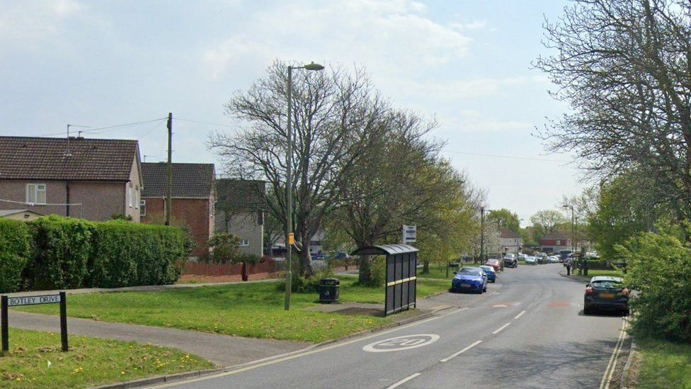 Havant: Two women held over man's death - BBC News