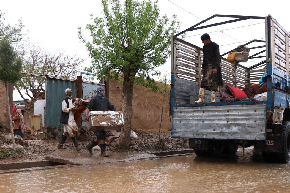 Afghanistan - people attempting to salvage belongings