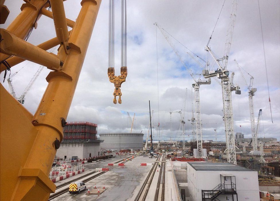 Hinkley Point: World's largest crane