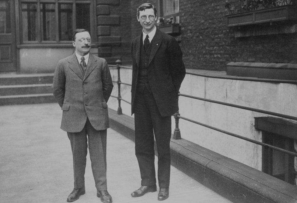 Éamon 'the Long Fellow' de Valera with Arthur Griffith in July 1921