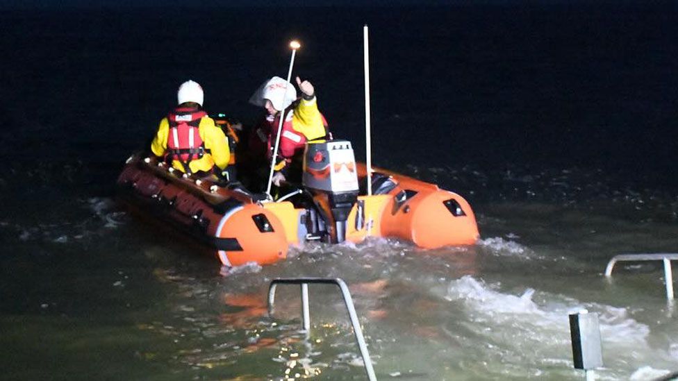 Wells RNLI lifeboat heading to Blakeney