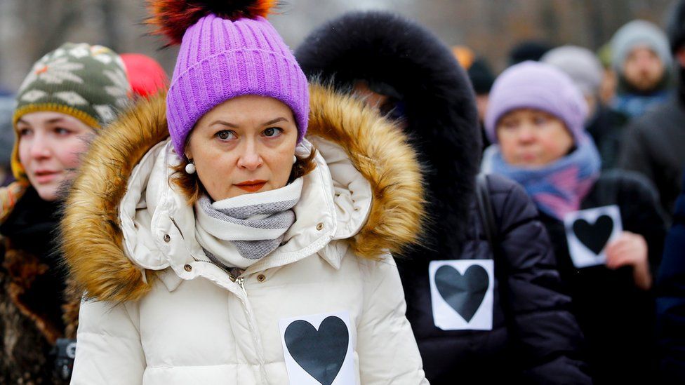 Люди присутствуют на марше гнева «Матери» за освобождение женщин-политзаключенных в Москве, Россия, 10 февраля 2019 года.