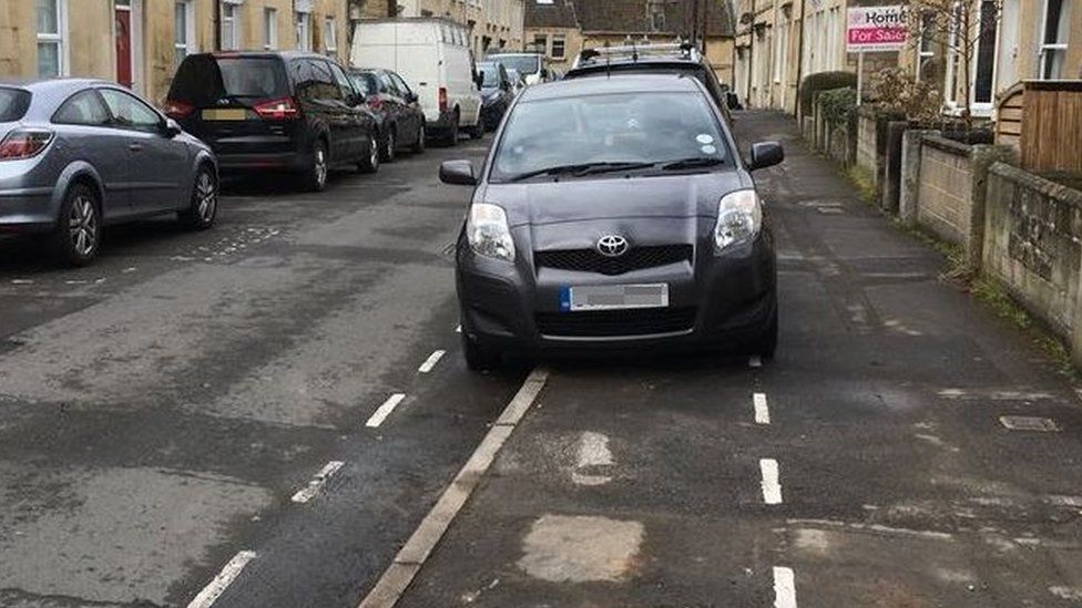 Cardiff drivers face £70 fine in pavement no-parking zone - BBC News