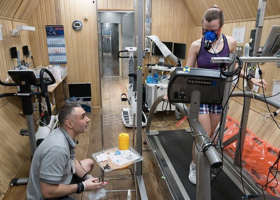 Physical exercise test during simulated Moon mission