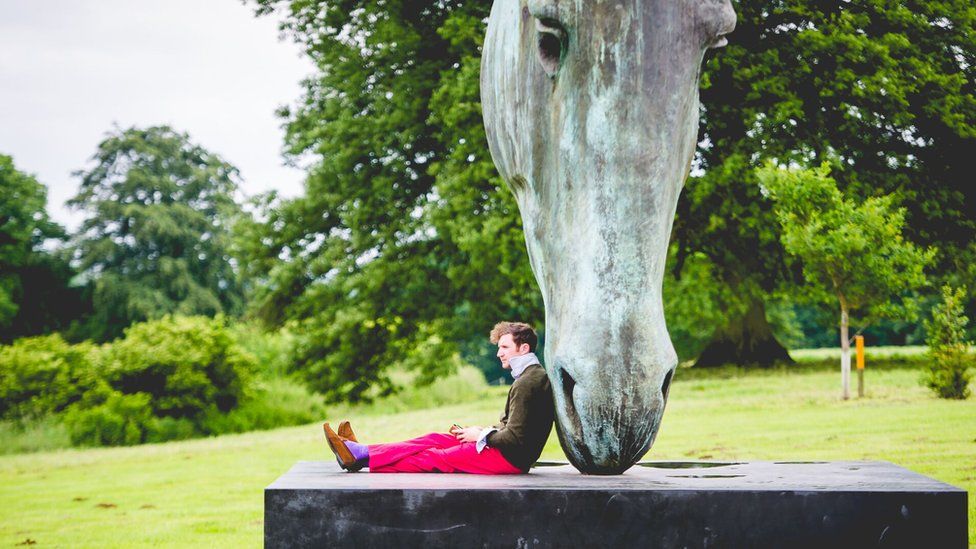 Contemporary sculpture in the grounds of Nevill Holt Hall, Leicestershire,  UK; the Hall is owned by David Ross co-founder of Carphone Warehouse Stock  Photo - Alamy