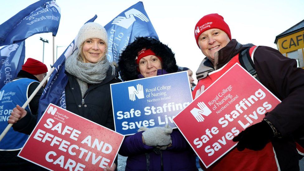 Image of nurses on strike